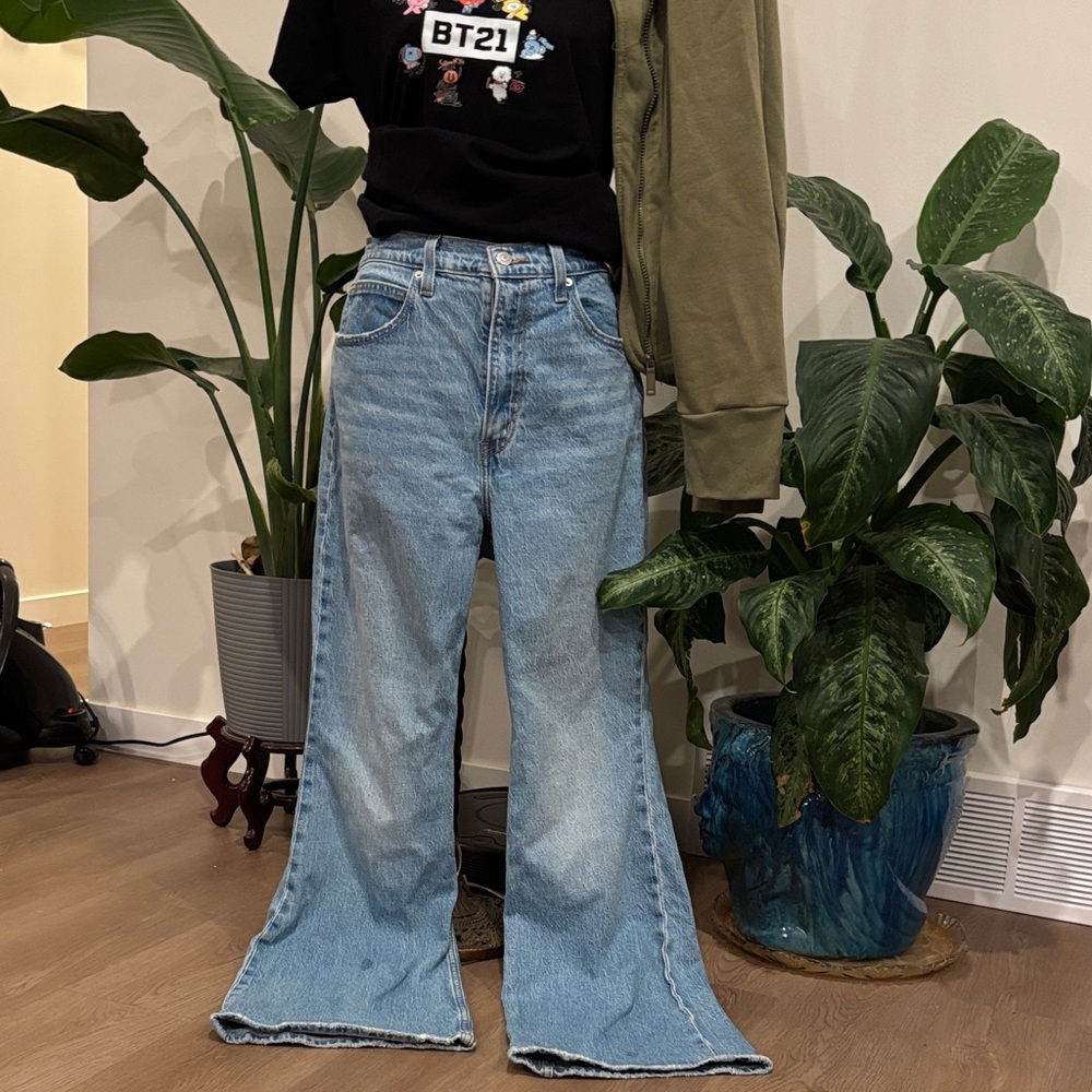 Levi's Light Blue Flare Jeans 70s feel with a Y2K flare